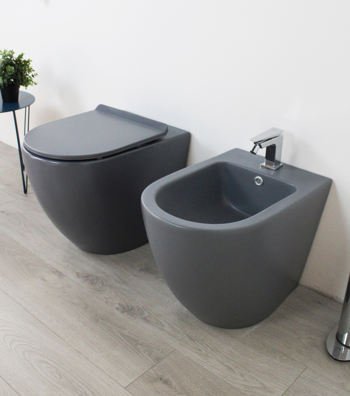 Round grigio a terra Sanitari filo muro "Round" in ceramica GRIGIO MATT Rimless Vaso+Bidet+Coprivaso Soft Close